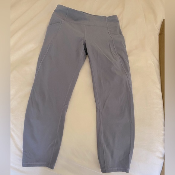 light blue LULULEMON LEGGINGS size 8 length 23 - Picture 1 of 4